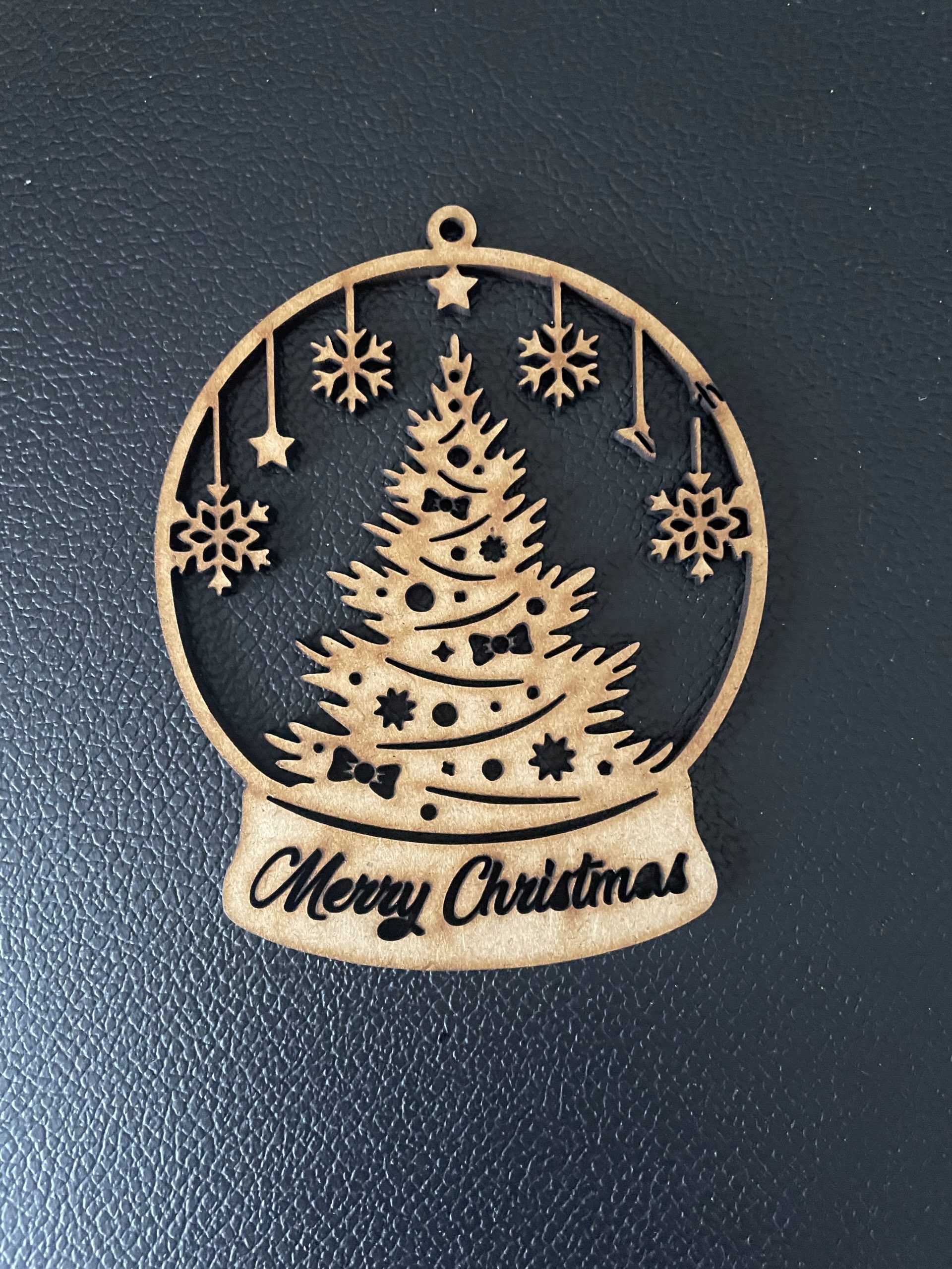 Boules de Noël en bois personnalisées – 6 modèles au choix, texte ou prénom à graver – Image 3