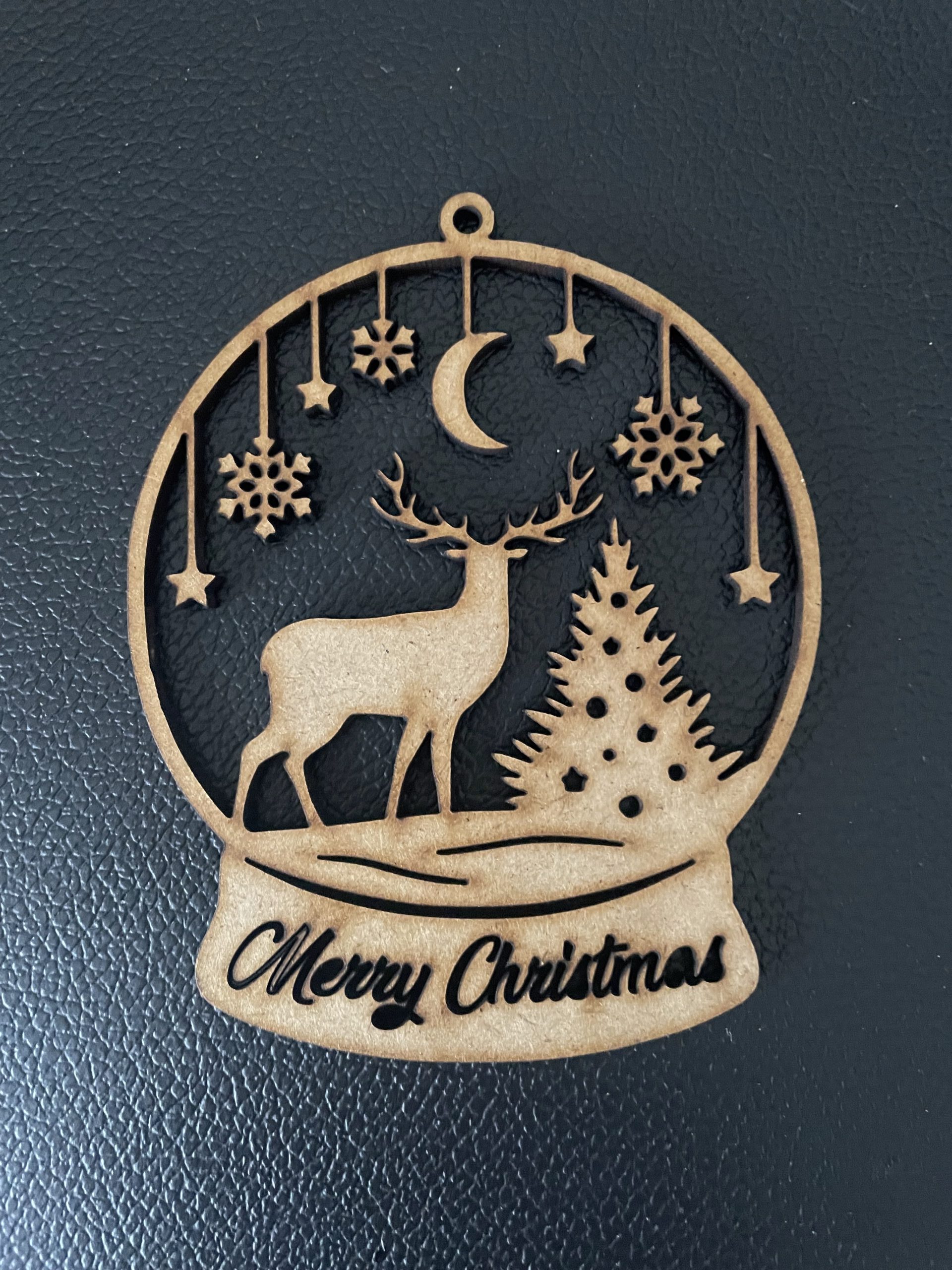 Boules de Noël en bois personnalisées – 6 modèles au choix, texte ou prénom à graver – Image 4