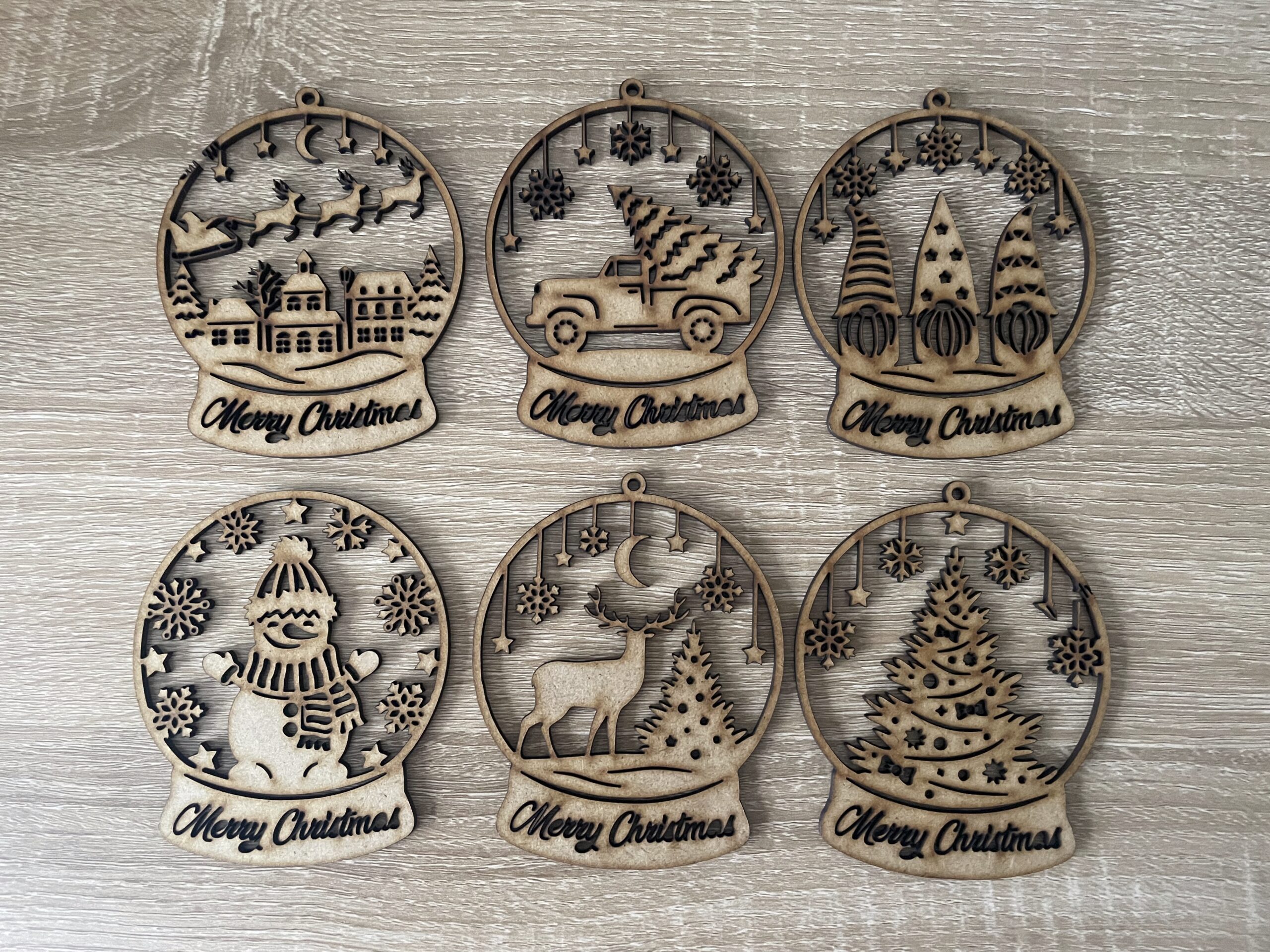 Boules de Noël en bois personnalisées – 6 modèles au choix, texte ou prénom à graver – Image 2