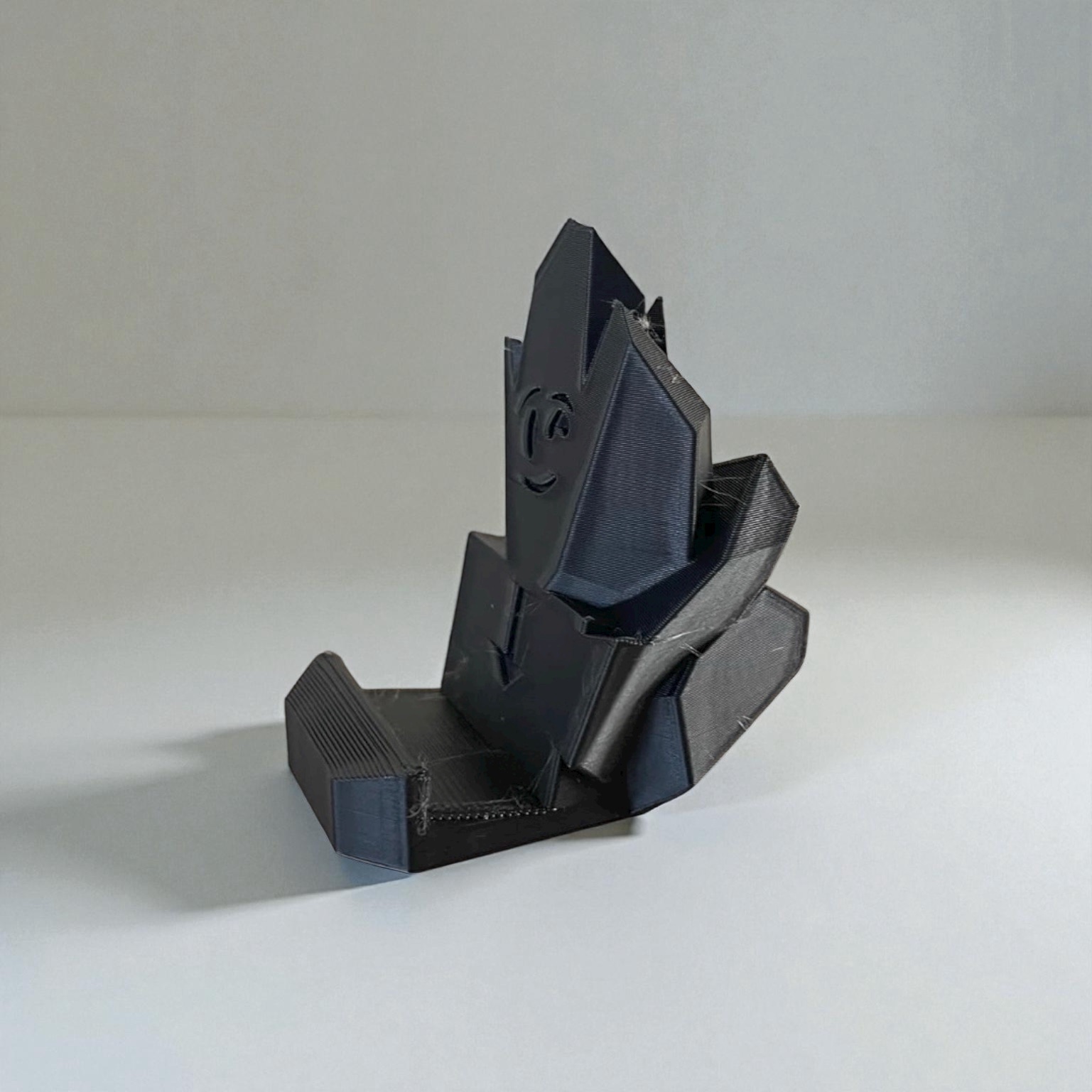 Support téléphone Rocher 3D : Un socle minéral unique pour donner du caractère à votre bureau