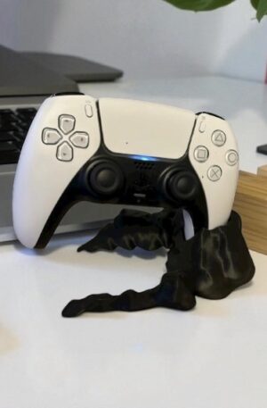 Support manette PS5 bloc de roche 3D : La manette suspendue dans un écrin minéral unique