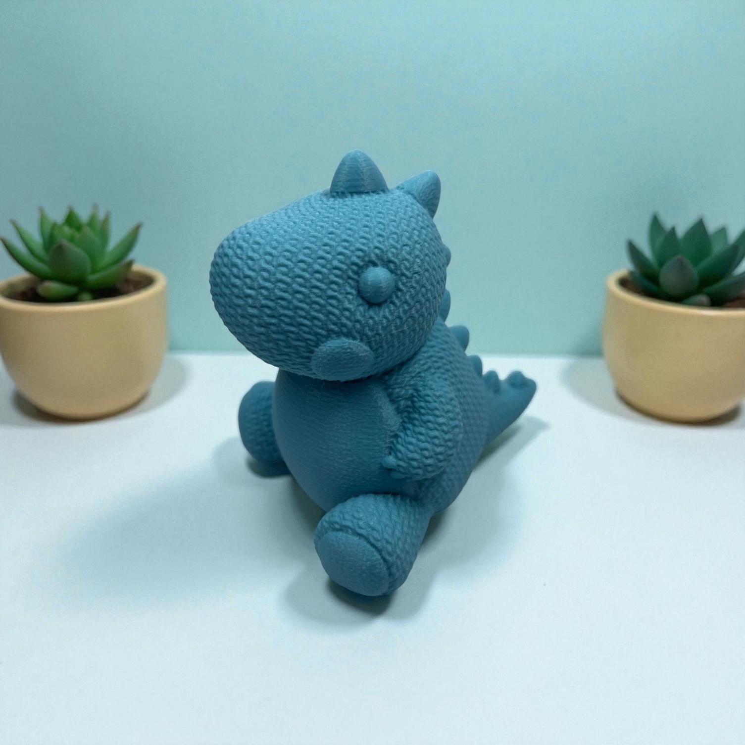 Dino bleu peluche 3D : La figurine douce et originale pour une déco ludique et réconfortante