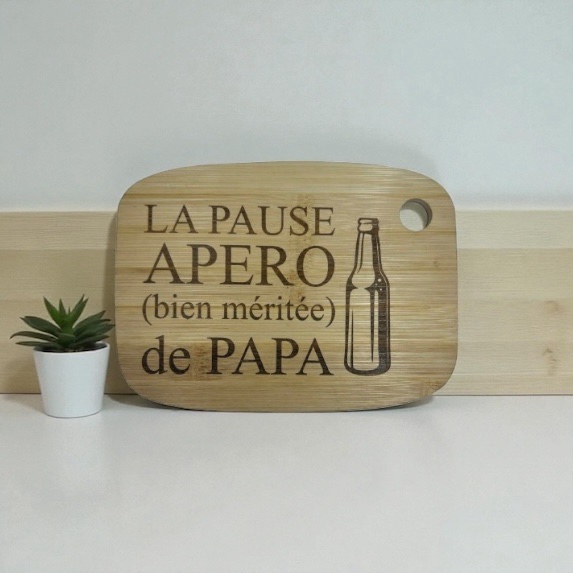 Planche apéro gravée spéciale Papa : L’accessoire personnalisé pour des moments conviviaux et uniques – Image 2