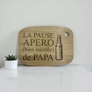Planche apéro gravée spéciale Papa : L’accessoire personnalisé pour des moments conviviaux et uniques