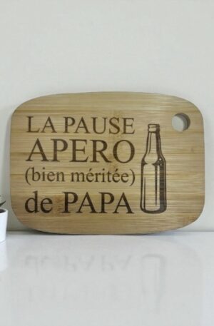 Planche apéro gravée spéciale Papa : L’accessoire personnalisé pour des moments conviviaux et uniques