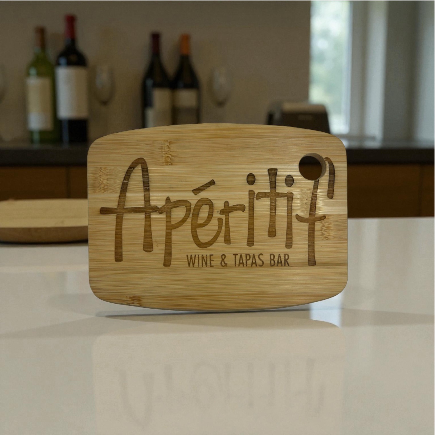 Planche apéro bambou gravée : L’accessoire convivial et élégant pour tous vos tapas et soirées