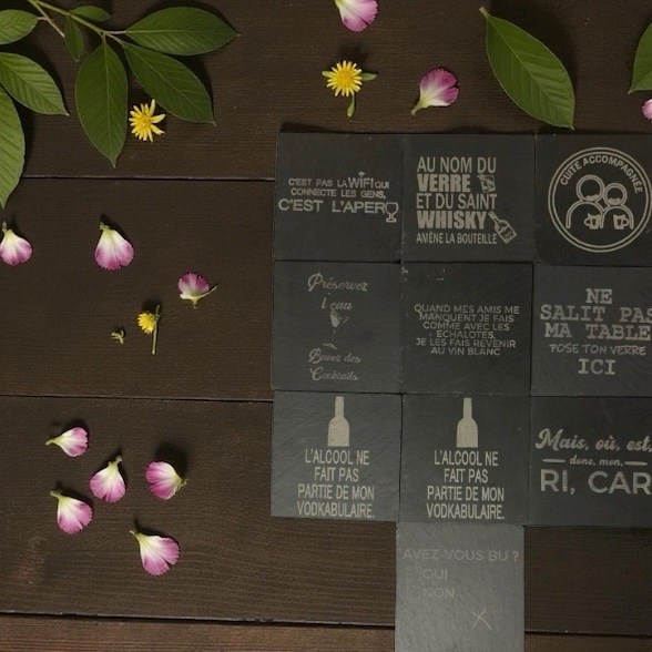 Sous-verres ardoise gravés : Ajoutez une touche d’humour et d’élégance à chaque apéro