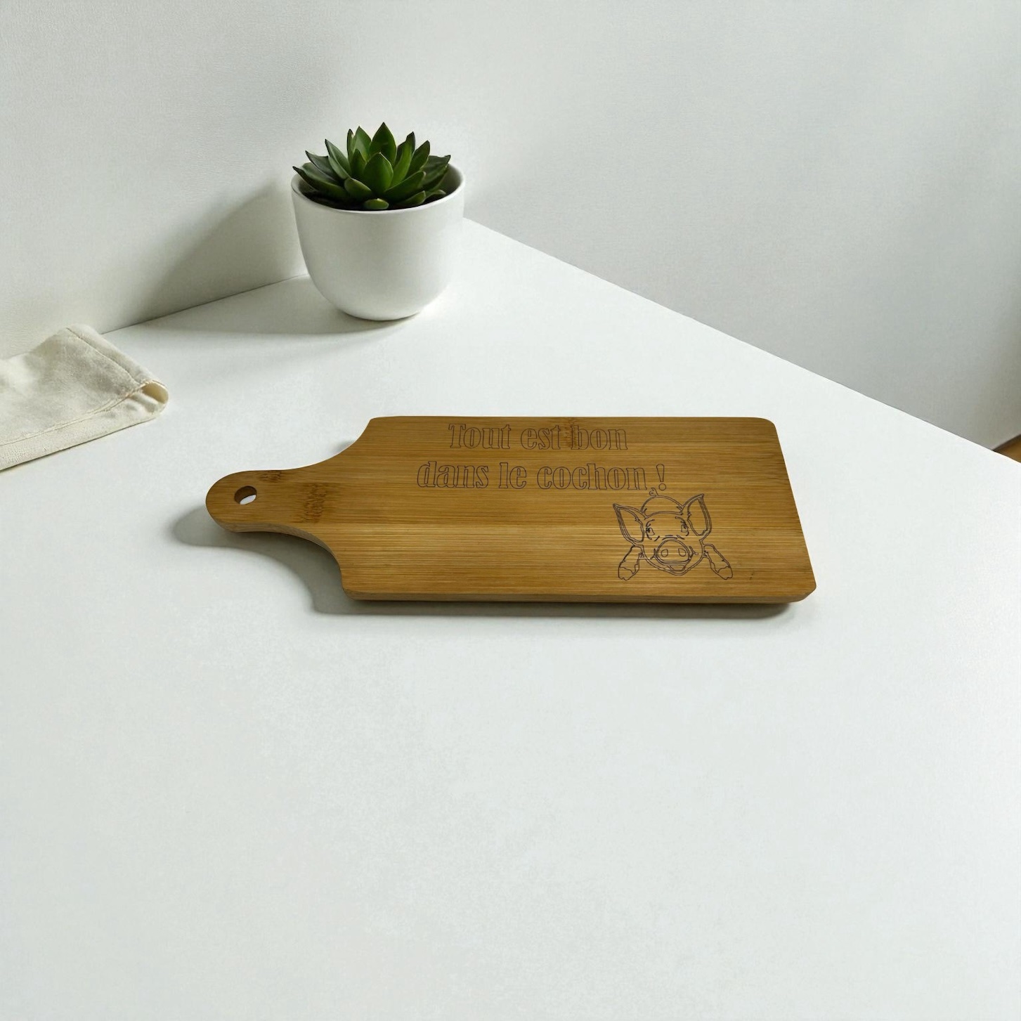 Planche à découper gravée cochon : Tout est bon dans le cochon ! L’incontournable pour vos apéros et dégustations – Image 2