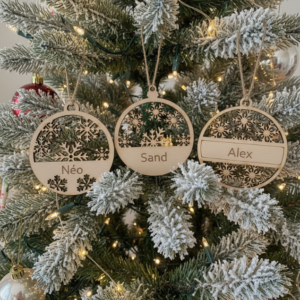 Boule de Noël flocon en bois personnalisée — gravure prénom ou texte au choix