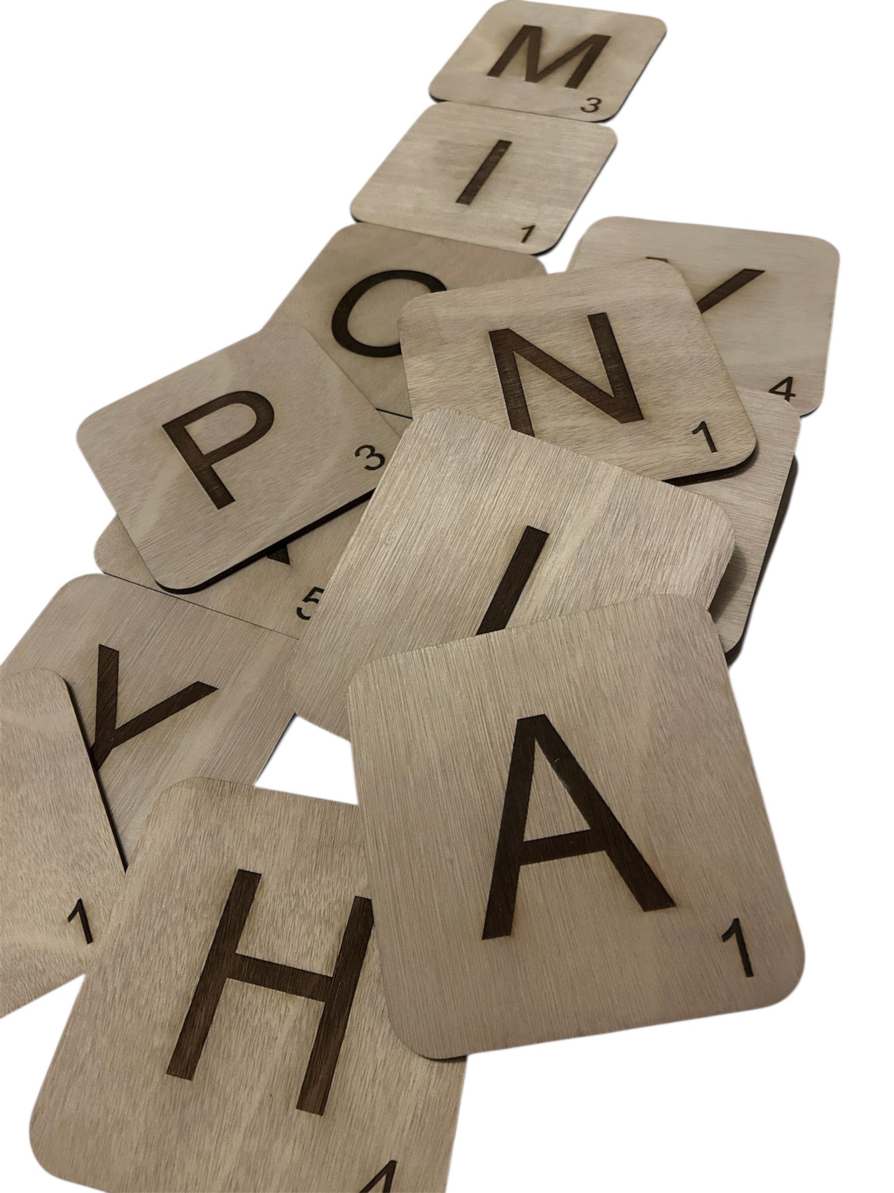 Décoration murale Scrabble personnalisée - Lettres en bois prénoms à composer - Variantes 8cm 10cm 12cm 15cm - Cadeau personnalisé famille – Image 4