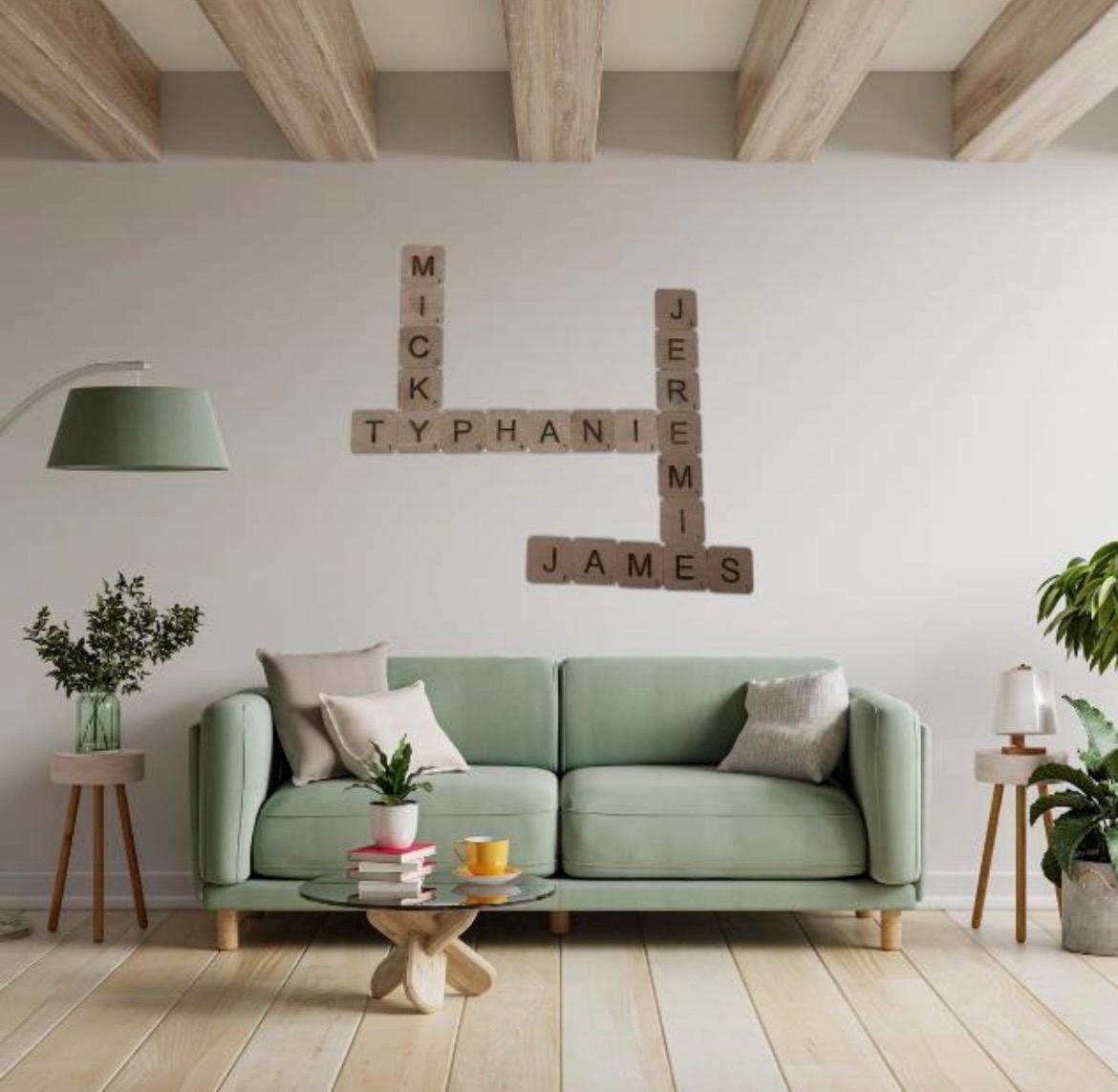 Décoration murale Scrabble personnalisée - Lettres en bois prénoms à composer - Variantes 8cm 10cm 12cm 15cm - Cadeau personnalisé famille – Image 6